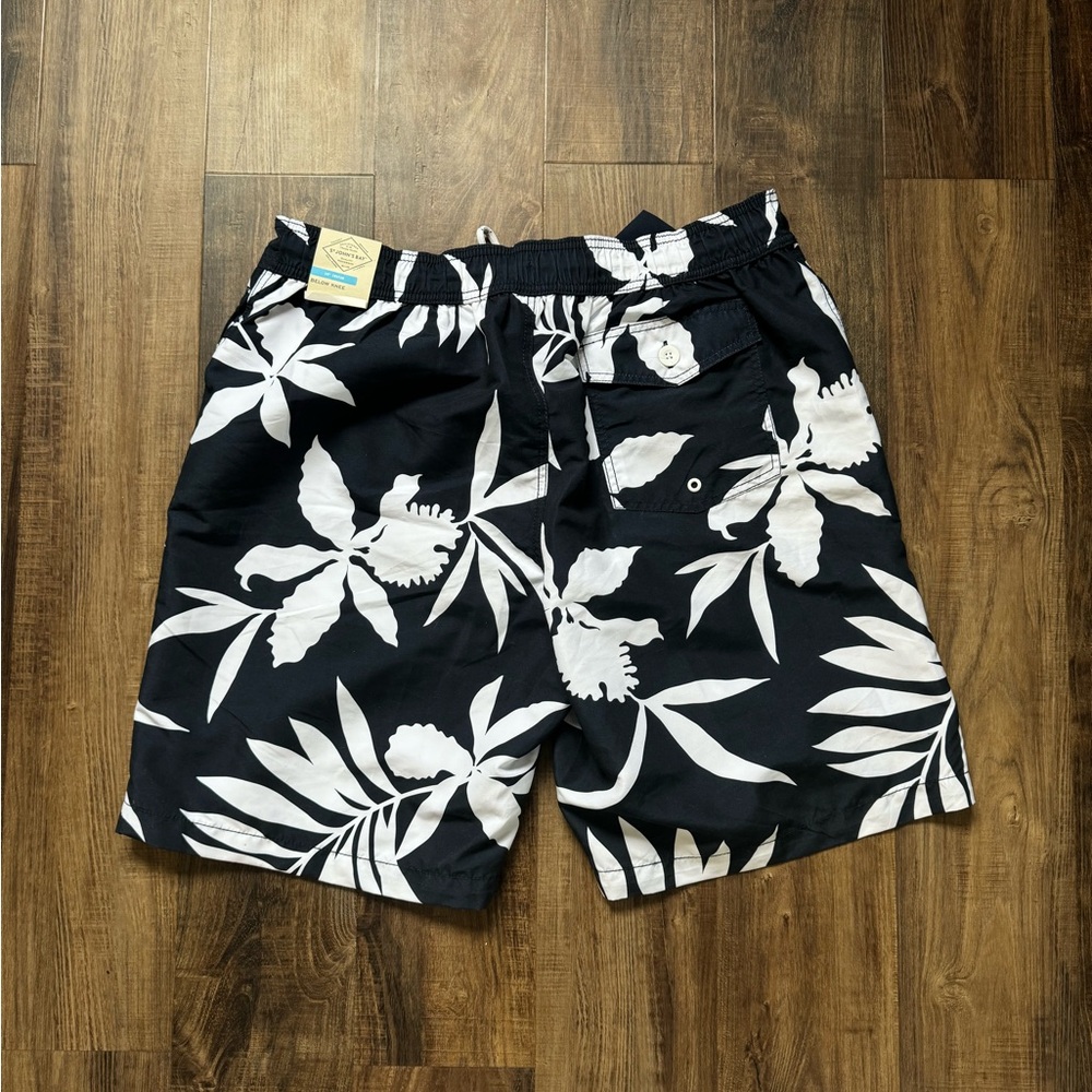 NWT Men’s St John’s Bay Bathing Suit - Picture 2 of 5